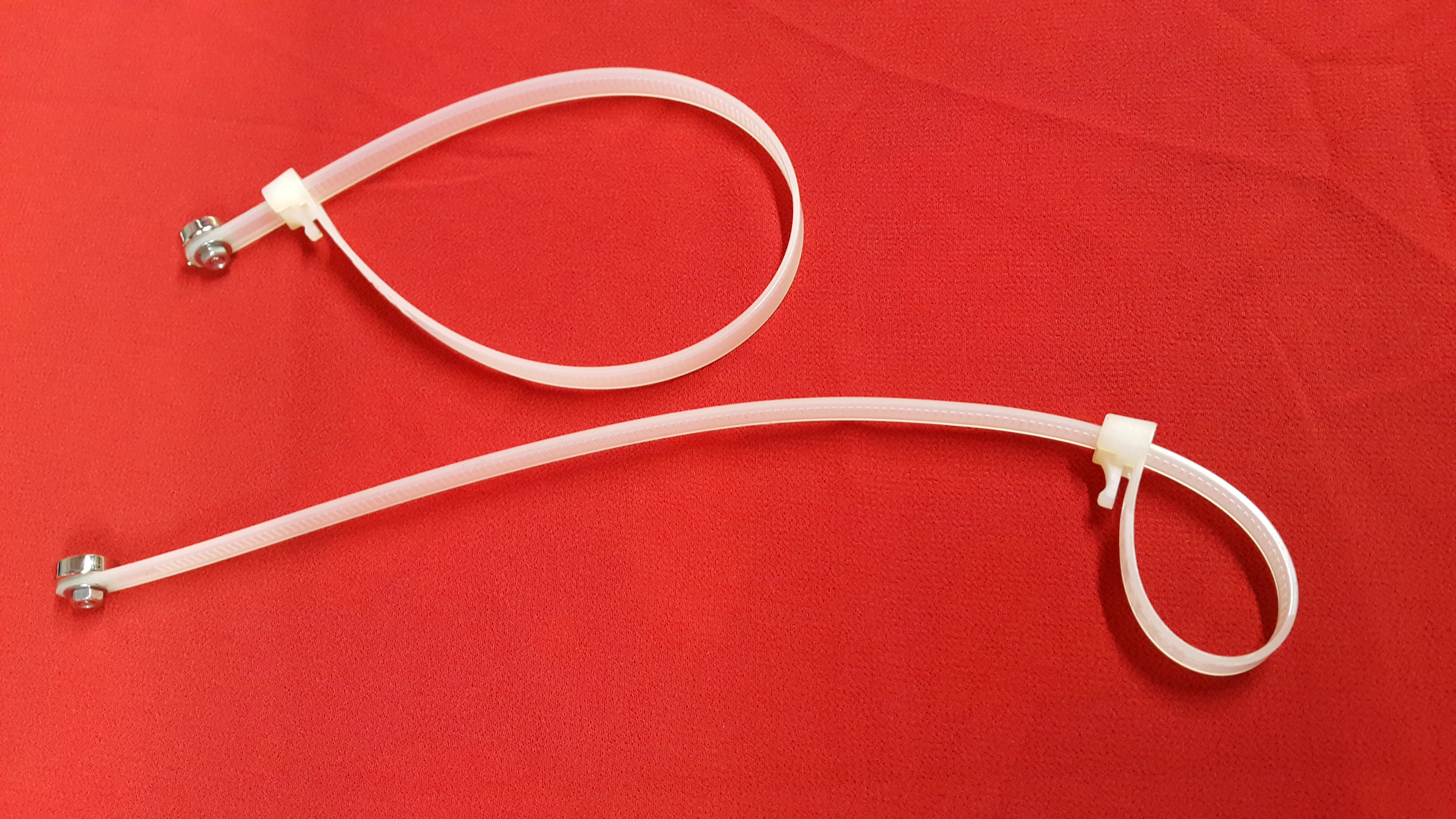 Single magnetic cable tie